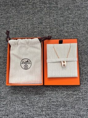 Hermès Mini Pop H pendant in Rose